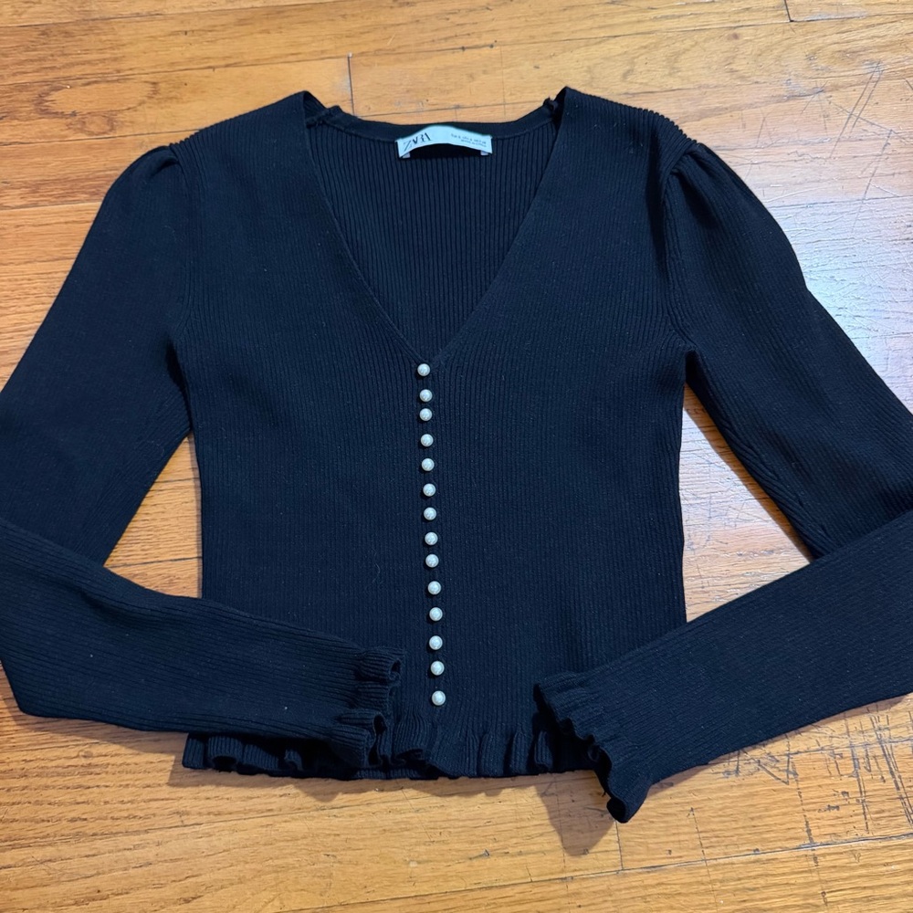Zara Ribbed Black V-Neck Buttoned Blouse